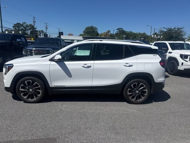 Used 2023 GMC Terrain SLT FWD image 2