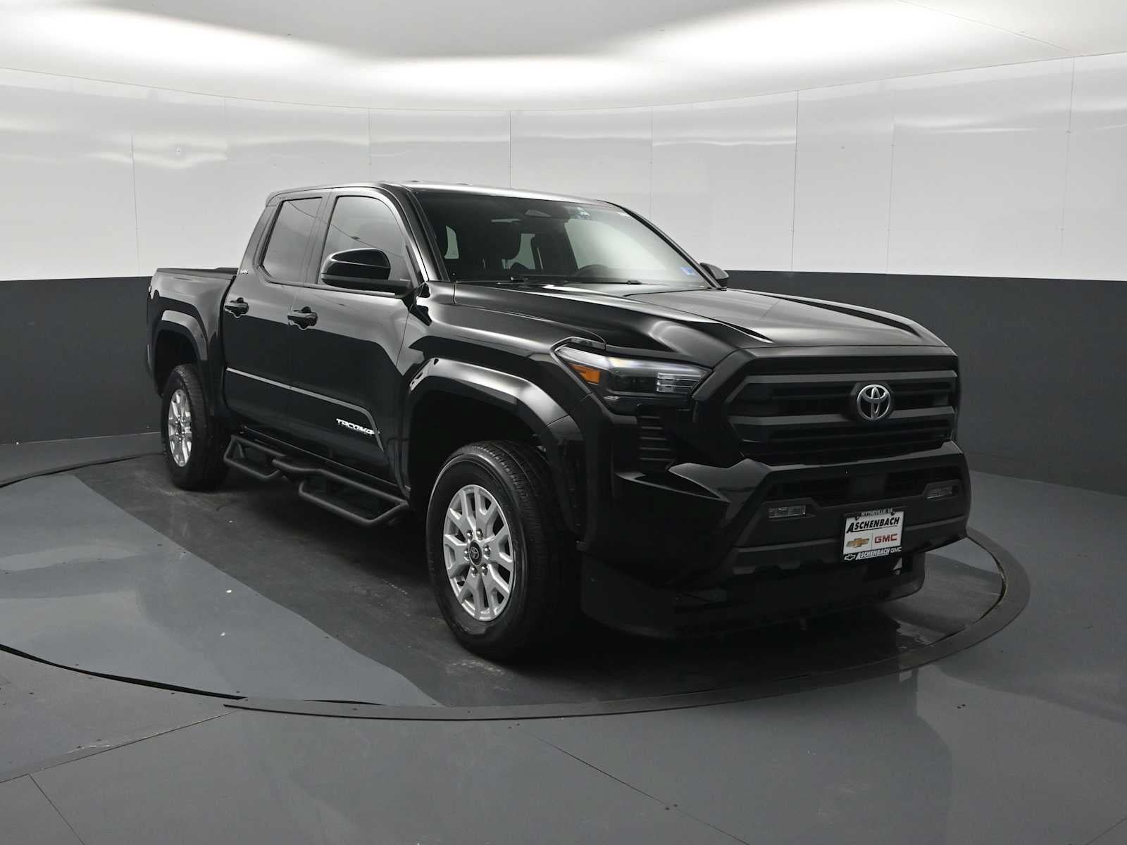 Used 2025 Toyota Tacoma SR5 RWD image 2
