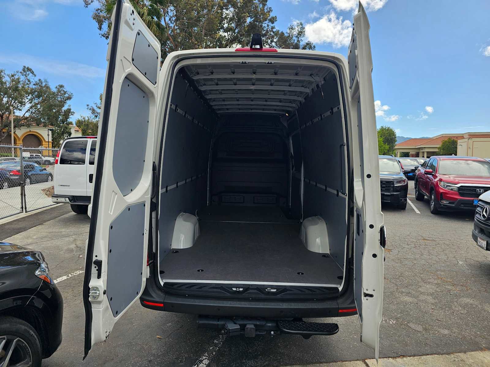 Used 2025 Mercedes-Benz Sprinter 2500 image 16