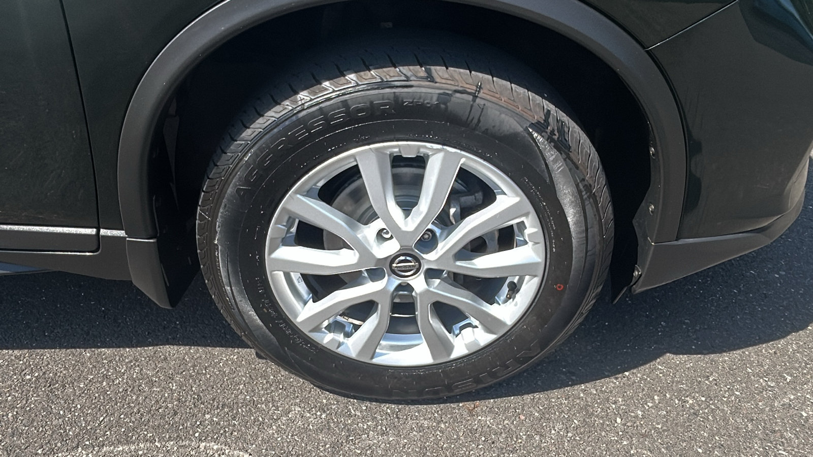 Used 2018 Nissan Rogue SV AWD/4WD image 12