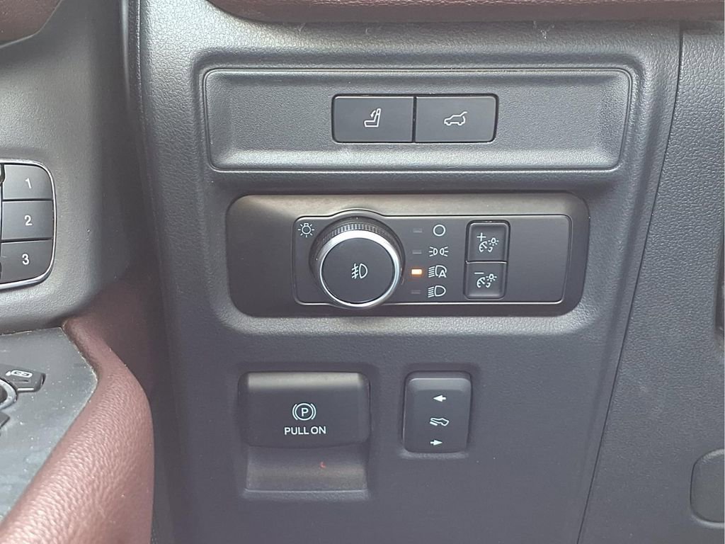 Used 2023 Ford Expedition Limited image 11