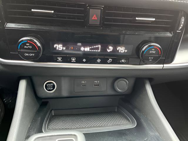 Used 2021 Nissan Rogue SV image 15