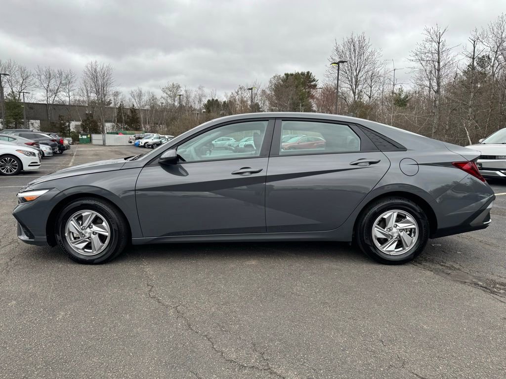 Used 2025 Hyundai Elantra SE image 10