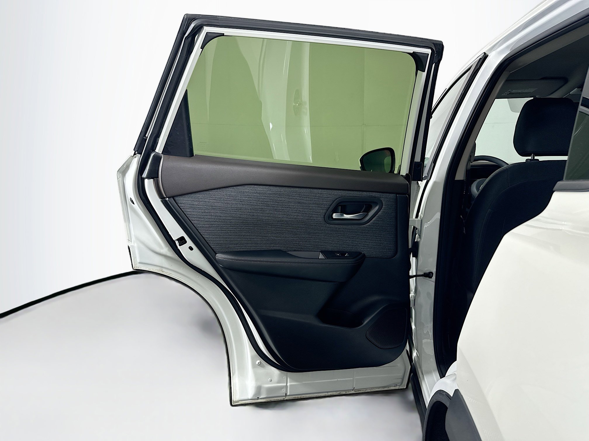 Used 2023 Nissan Rogue SV AWD/4WD image 25