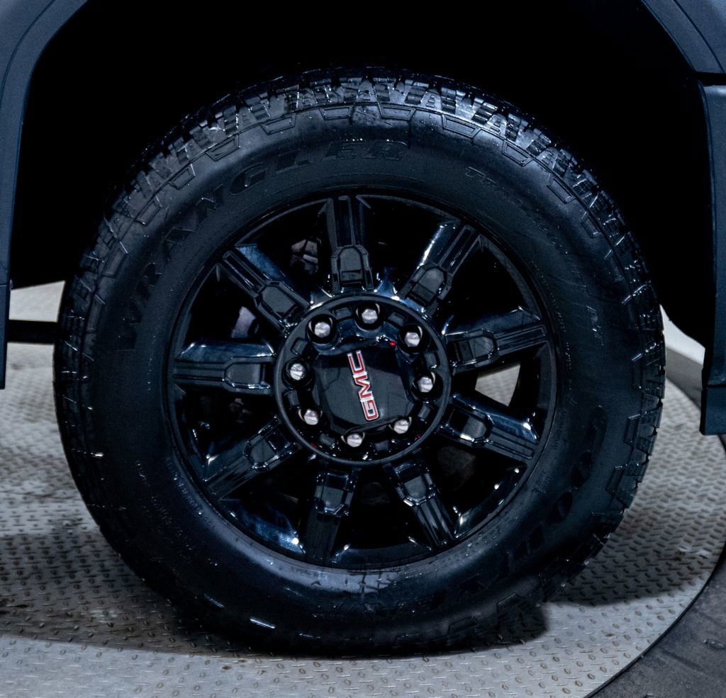 Used 2024 GMC Sierra 2500 AT4 w/ AT4 Preferred Package image 11