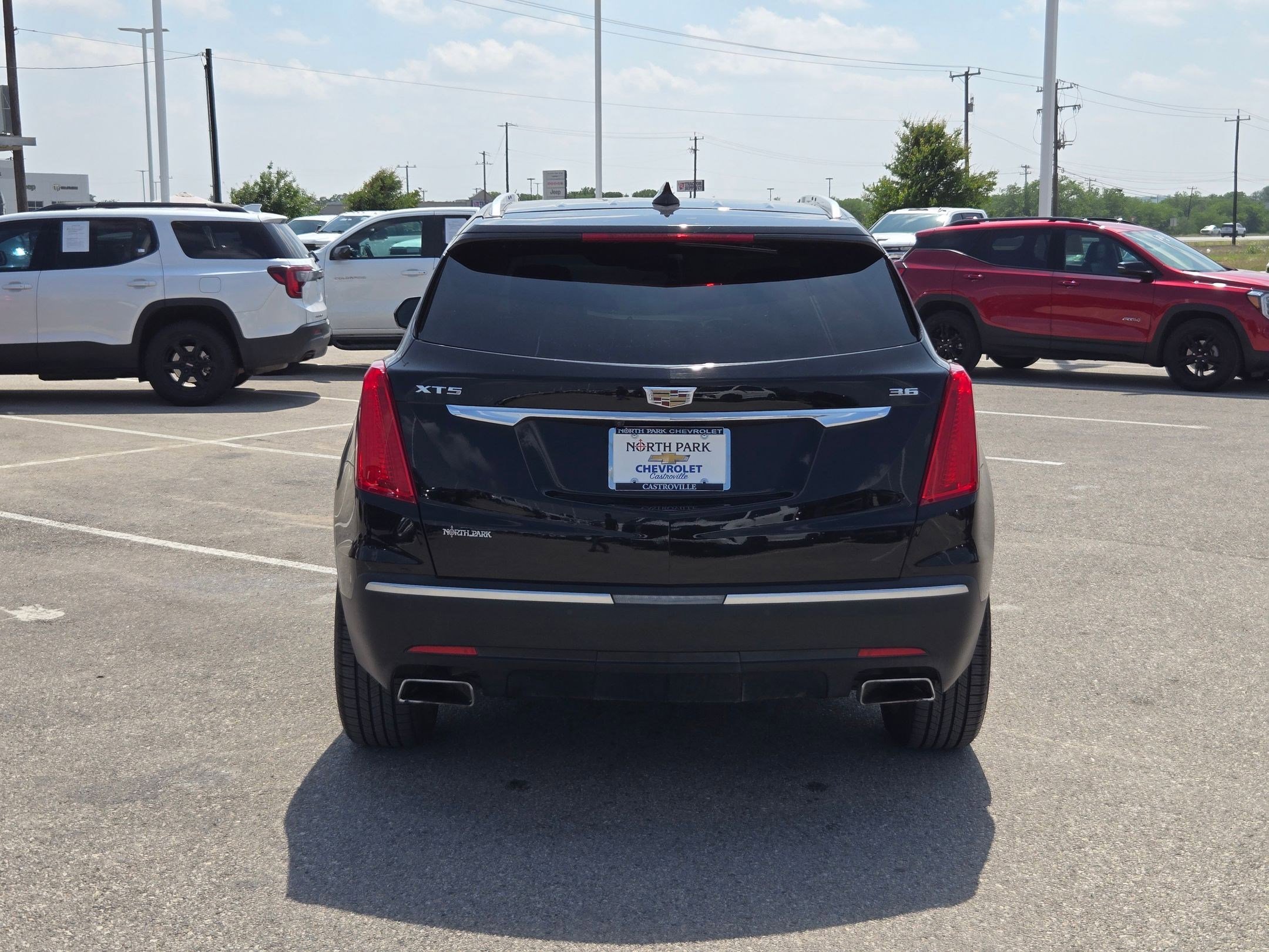 Used 2018 Cadillac XT5 Premium Luxury FWD image 4