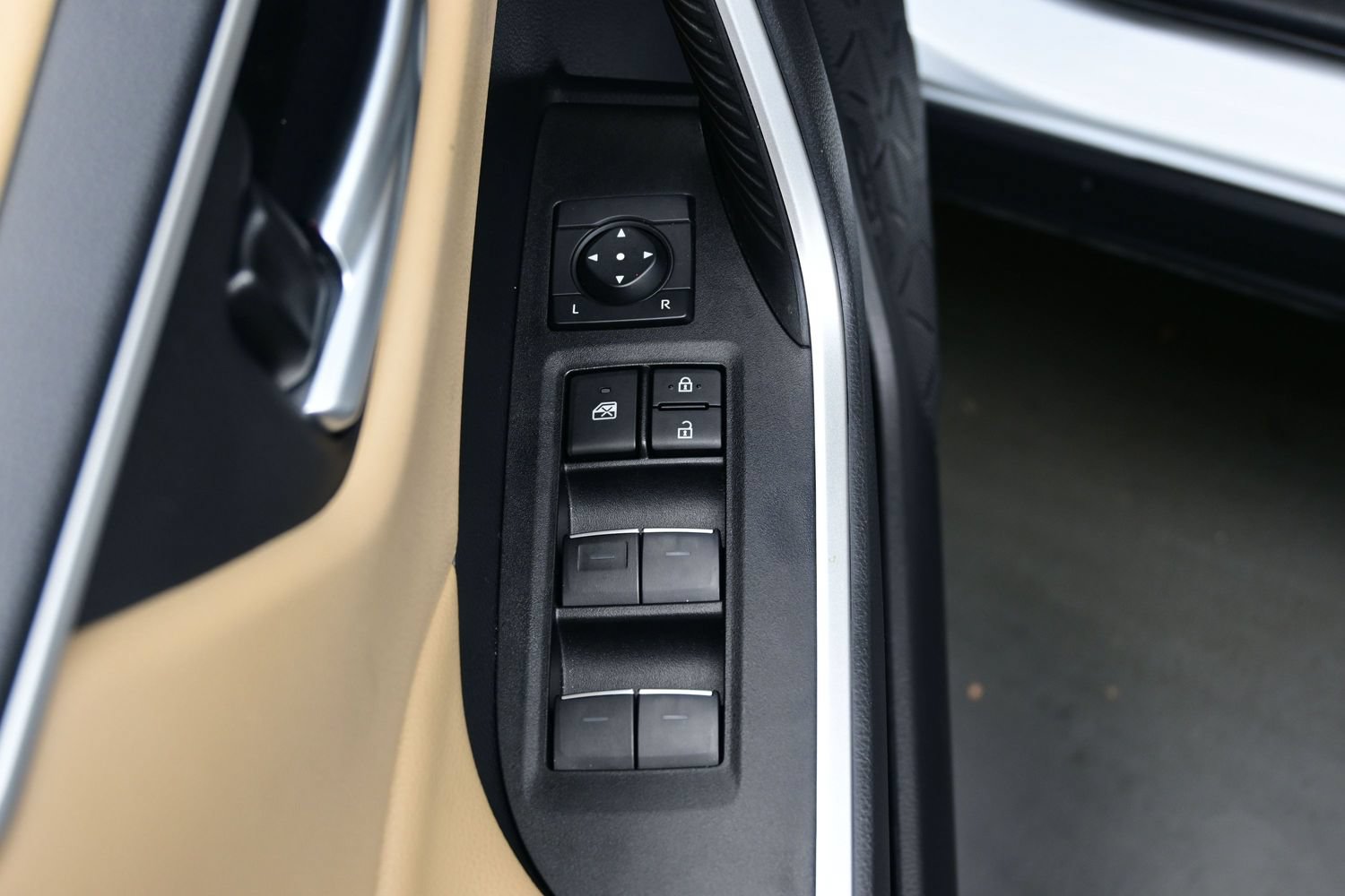 Used 2024 Toyota RAV4 XLE Premium w/ Weather Package AWD/4WD image 10