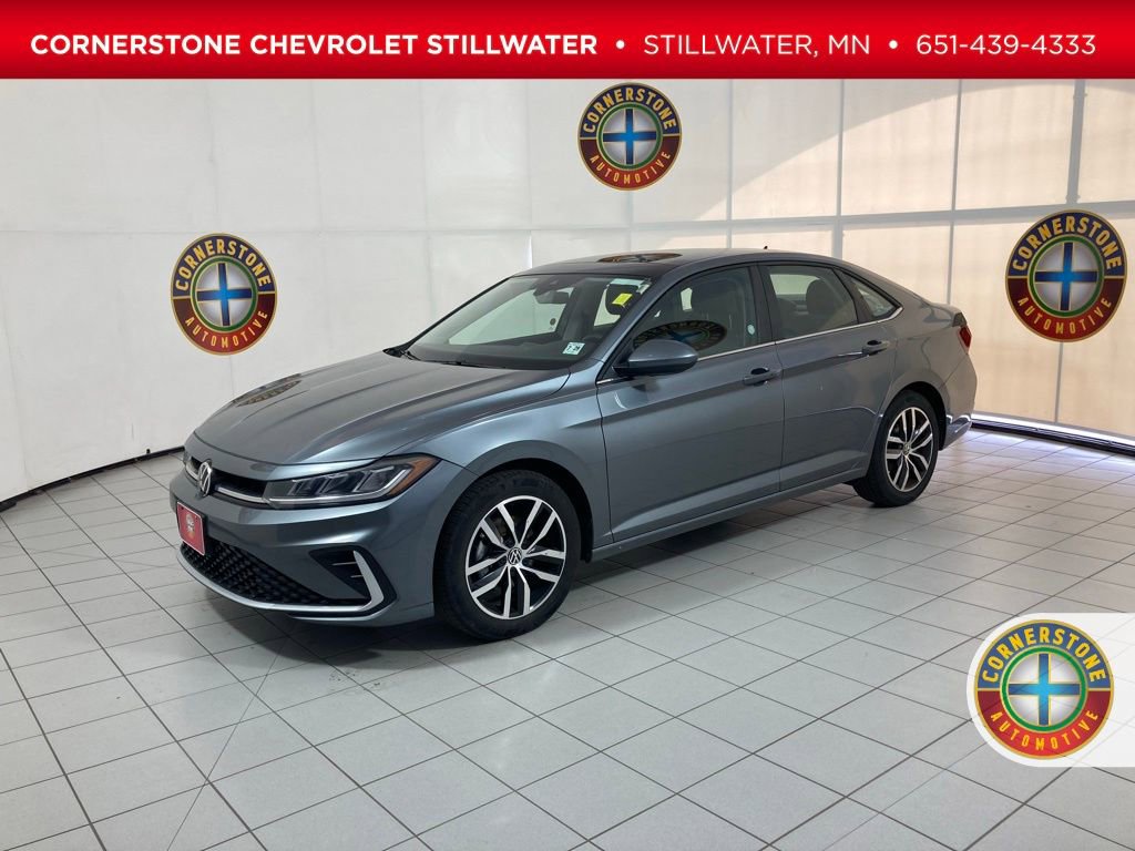 Used 2025 Volkswagen Jetta SE image 1