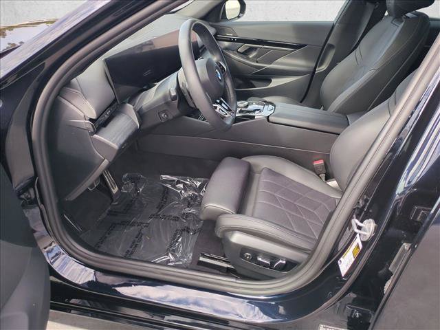 Used 2025 BMW 530i w/ M Sport Package RWD image 17