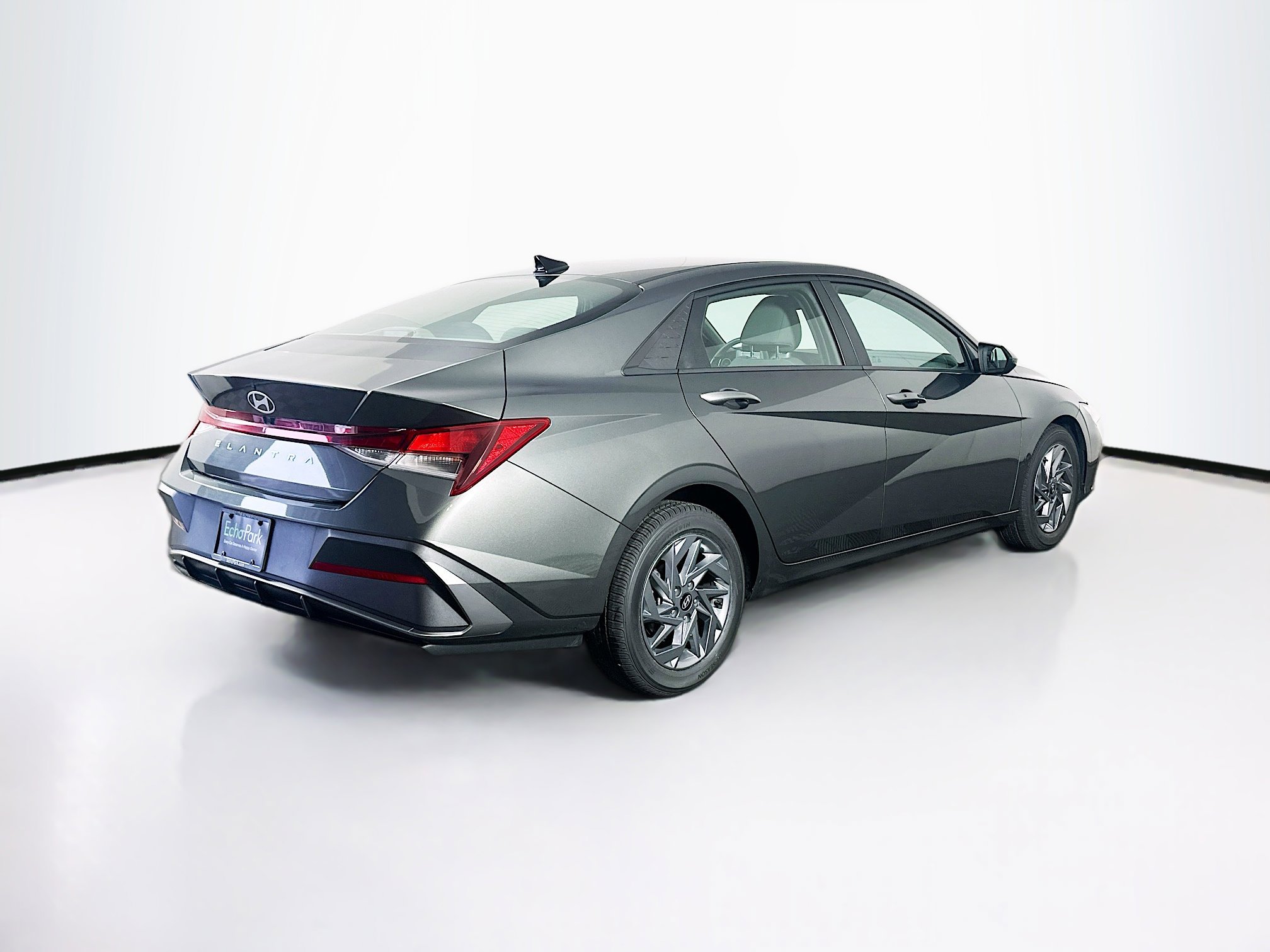 Used 2024 Hyundai Elantra SEL image 9