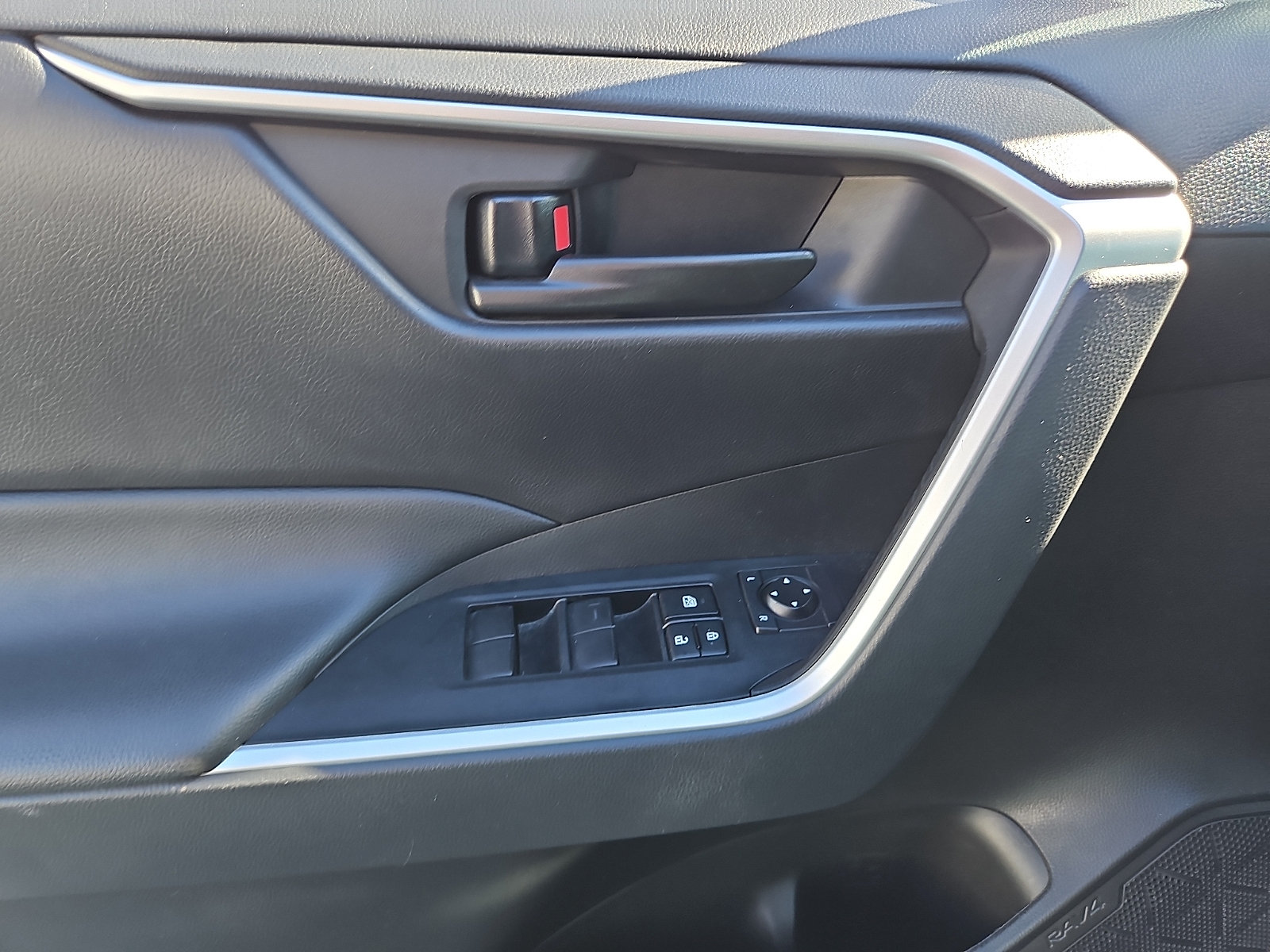 Used 2024 Toyota RAV4 LE AWD/4WD image 12