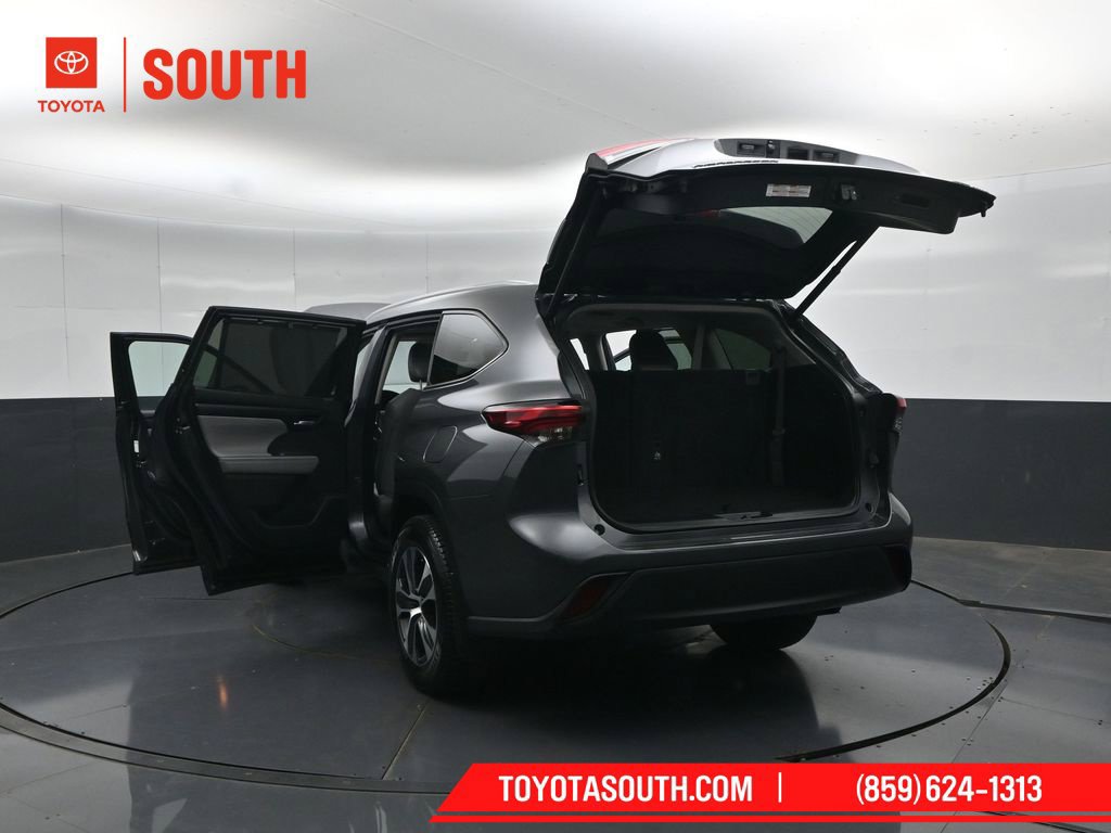 Used 2022 Toyota Highlander XLE AWD/4WD image 58