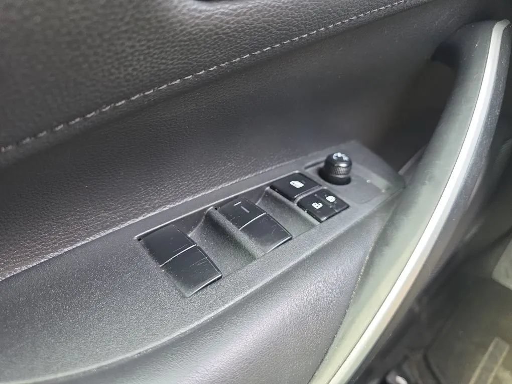 Used 2020 Toyota Corolla SE FWD image 23