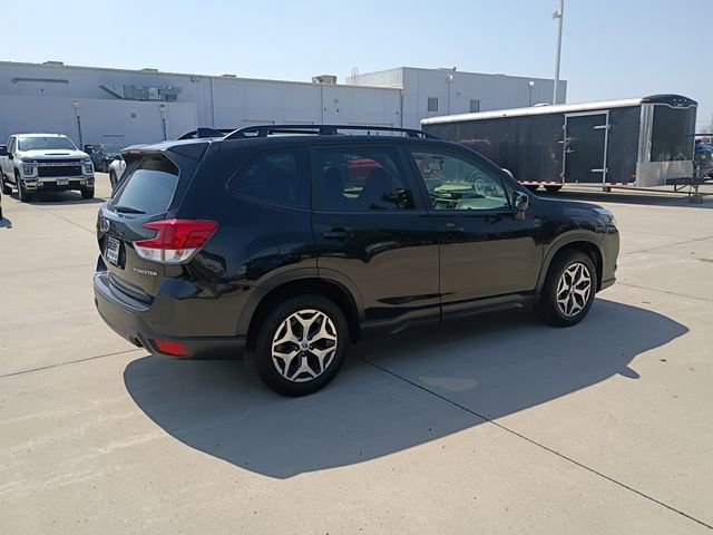 Used 2022 Subaru Forester Premium image 14
