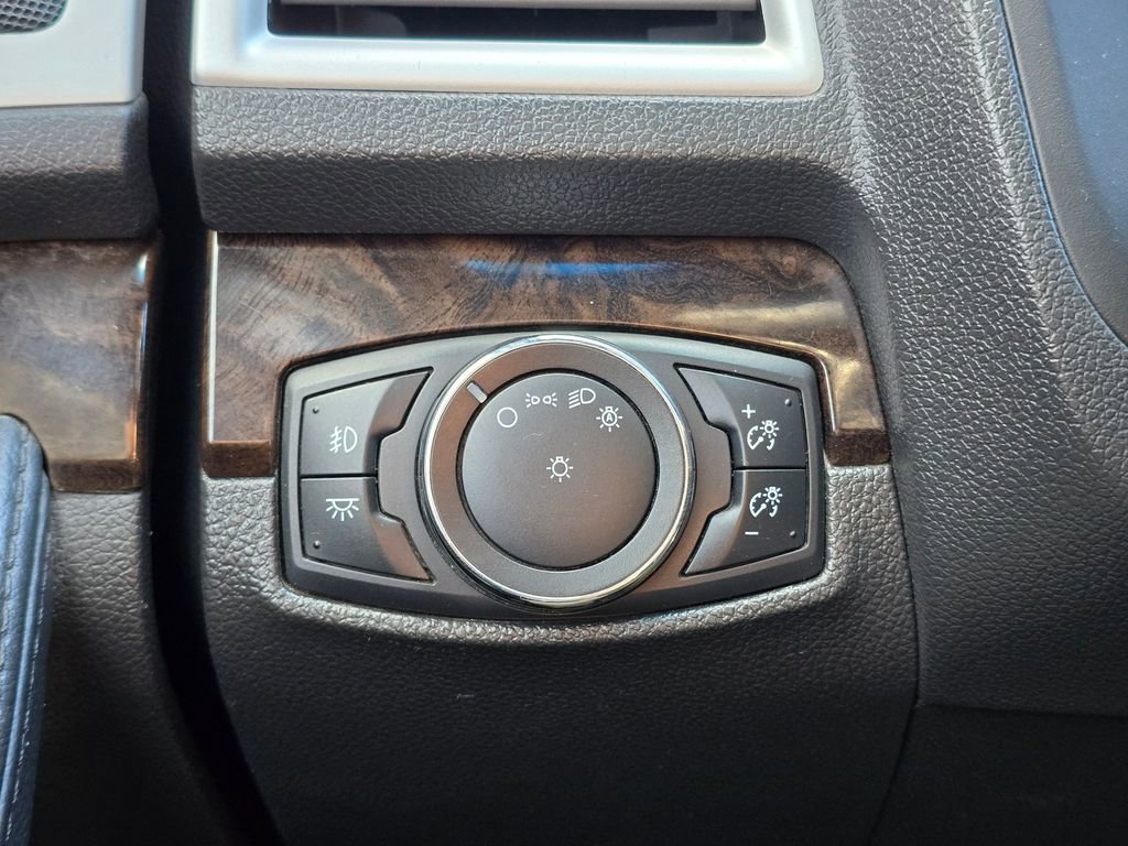 Used 2015 Ford Explorer Limited image 38
