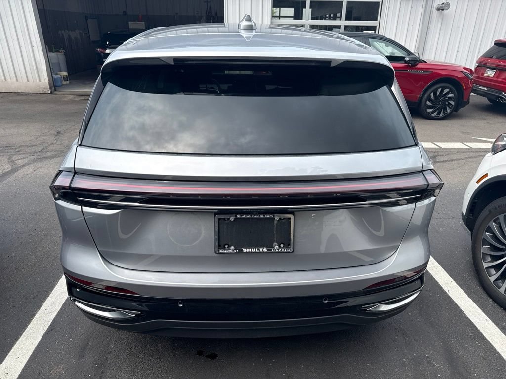 Used 2026 Lincoln Nautilus Premier AWD/4WD image 4