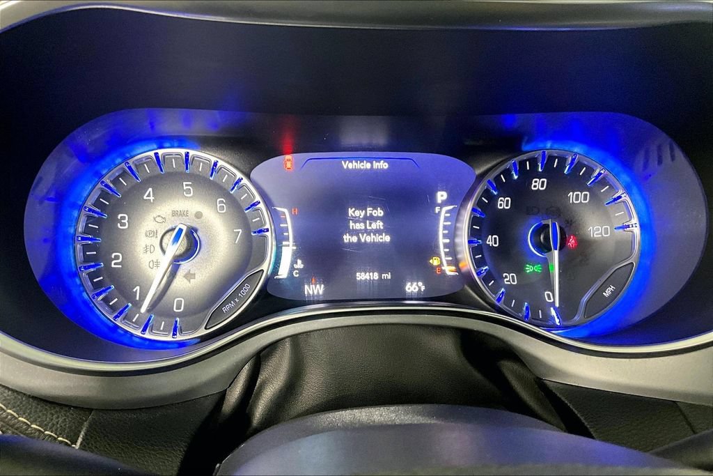 Used 2020 Chrysler Pacifica Limited w/ Advanced Safetytec Group FWD image 20