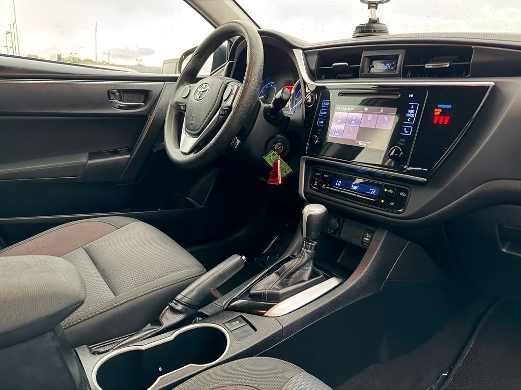 Used 2018 Toyota Corolla LE FWD image 23