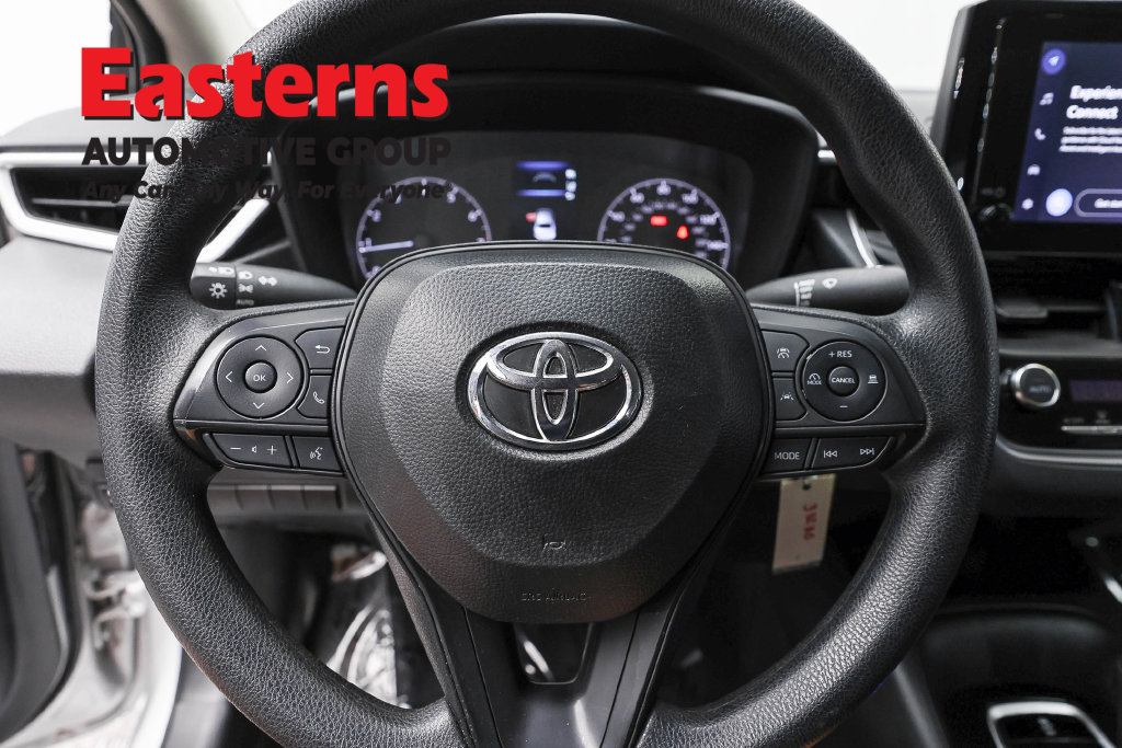Used 2025 Toyota Corolla LE FWD image 11
