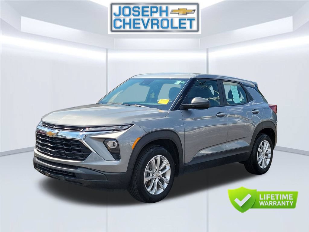 Used 2025 Chevrolet TrailBlazer LS w/ LS Confidence Package FWD image 2