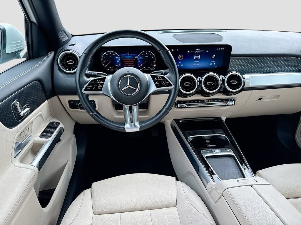 Used 2025 Mercedes-Benz GLB 250 4MATIC image 21