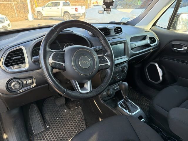 Used 2018 Jeep Renegade Latitude w/ Cold Weather Group AWD/4WD image 5