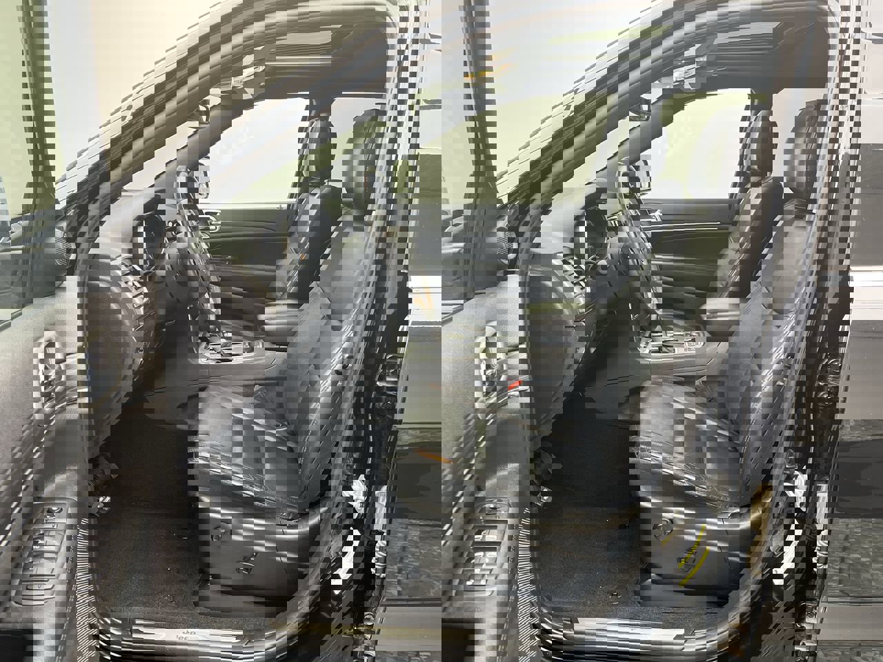 Used 2019 Jeep Grand Cherokee Limited w/ Trailer Tow Group IV image 3