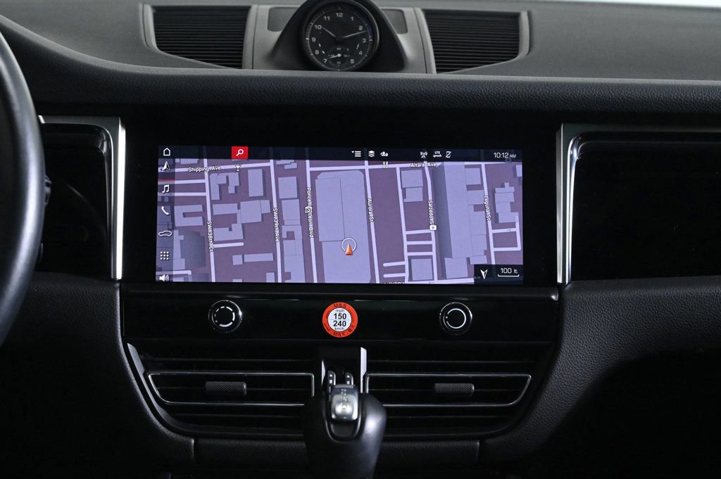 Certified 2024 Porsche Macan image 15