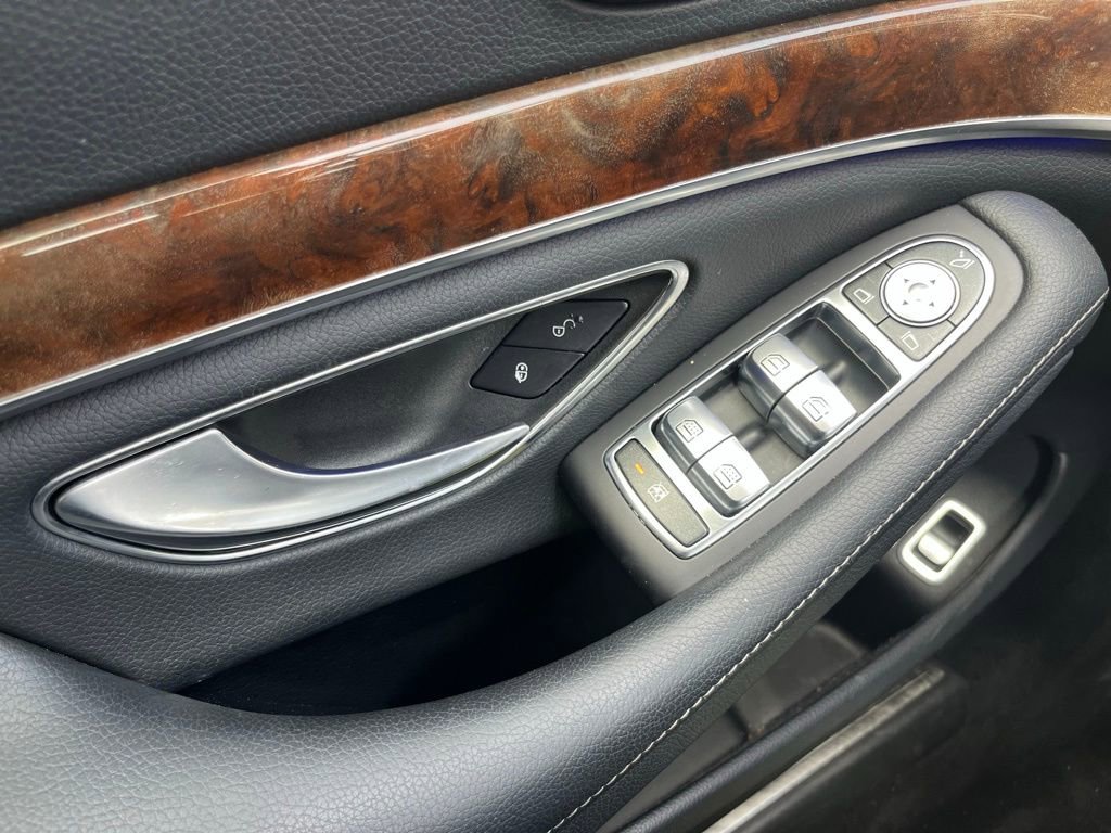 Used 2015 Mercedes-Benz S 550 Sedan image 26