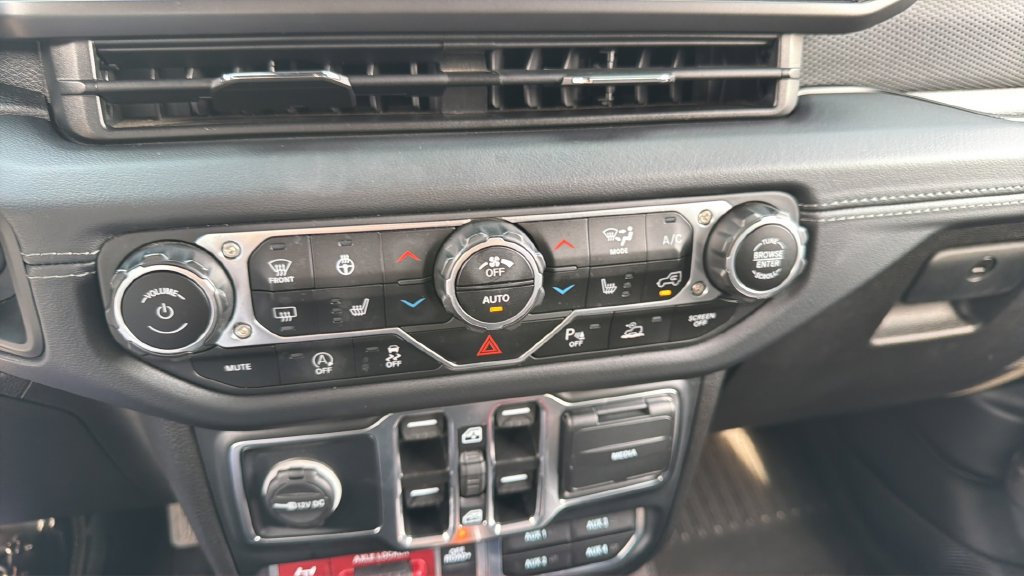 Used 2024 Jeep Gladiator Mojave w/ Safety Group AWD/4WD image 23