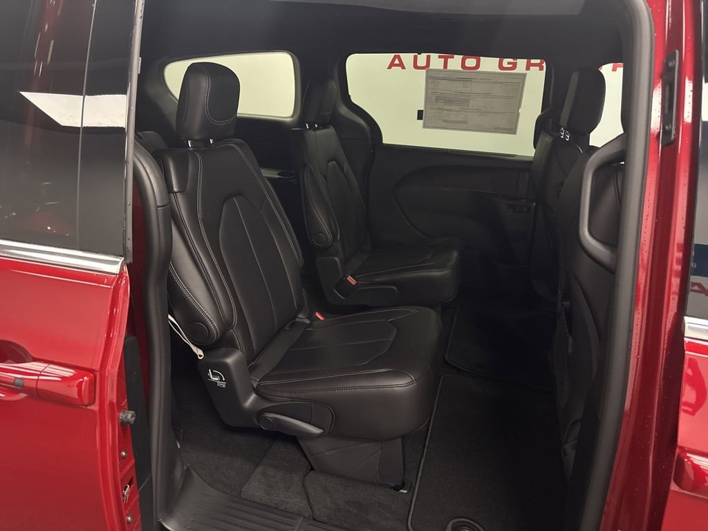 New 2026 Chrysler Voyager LX image 32