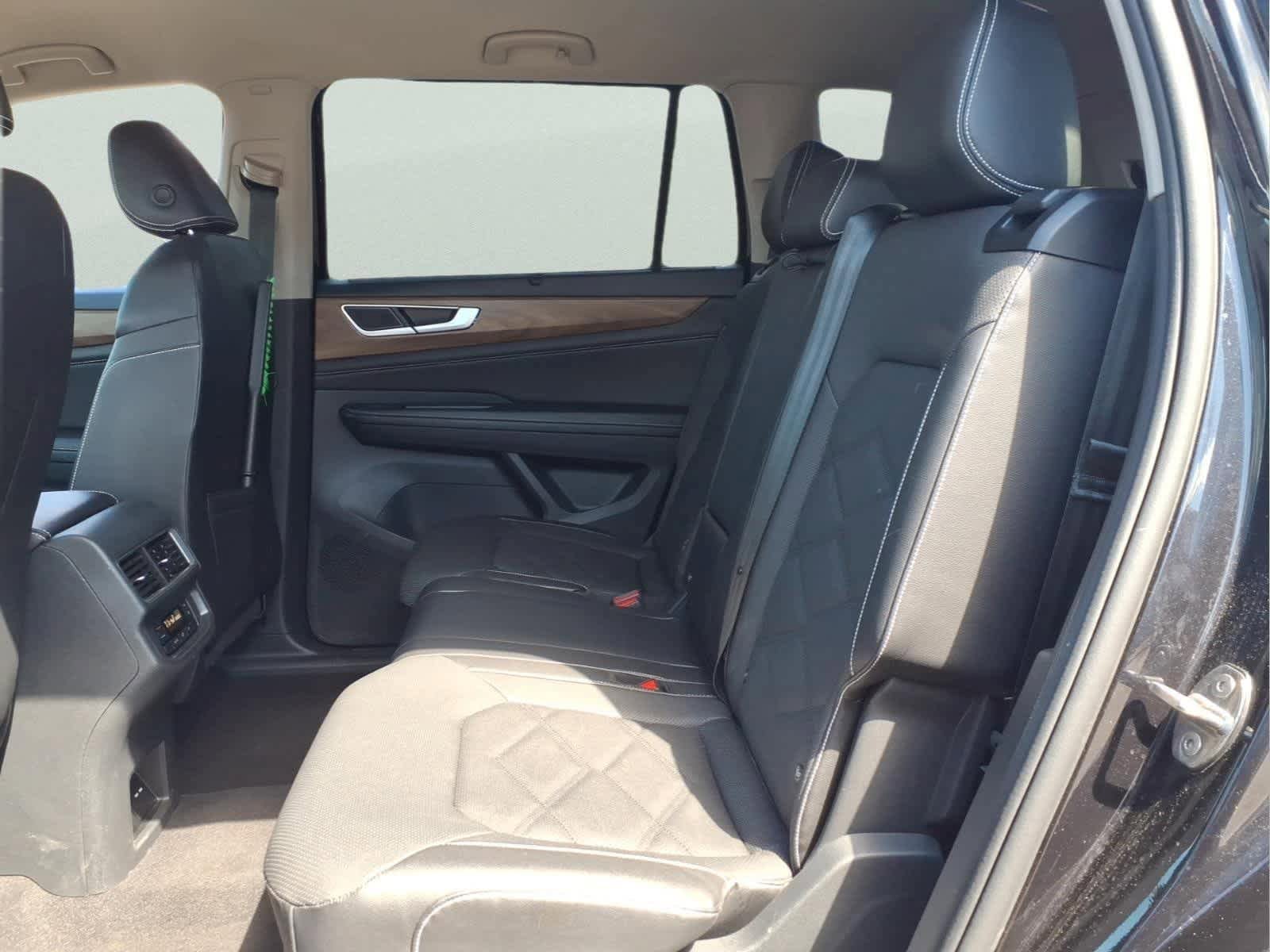Used 2024 Volkswagen Atlas SE AWD/4WD image 28