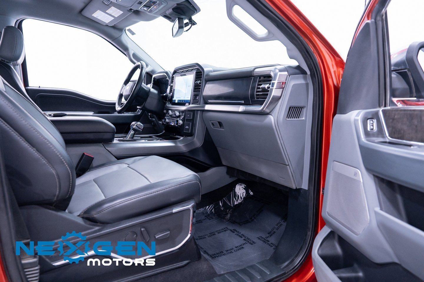 Used 2023 Ford F150 Lariat w/ Trailer Tow Package image 50