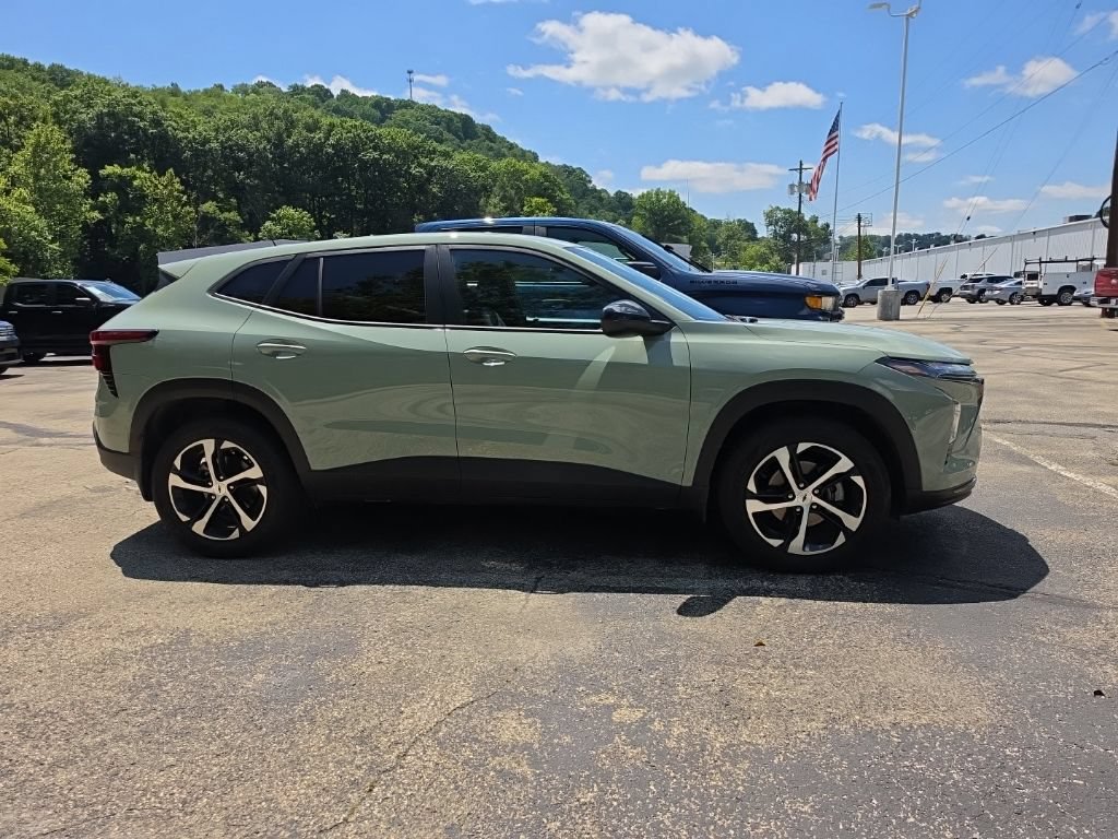 Used 2024 Chevrolet Trax RS w/ Driver Confidence Package FWD image 4