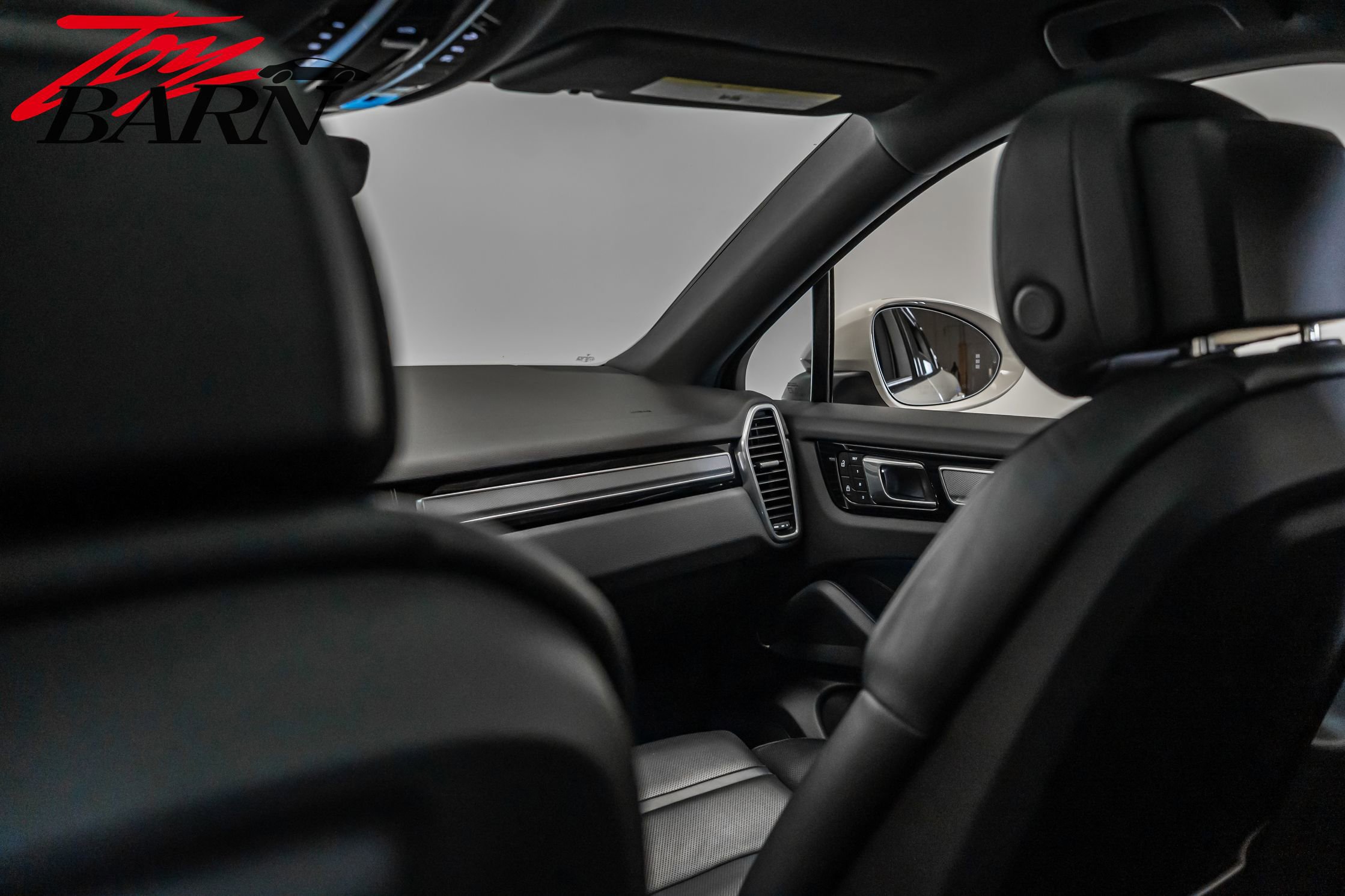 Used 2023 Porsche Cayenne Platinum Edition image 48