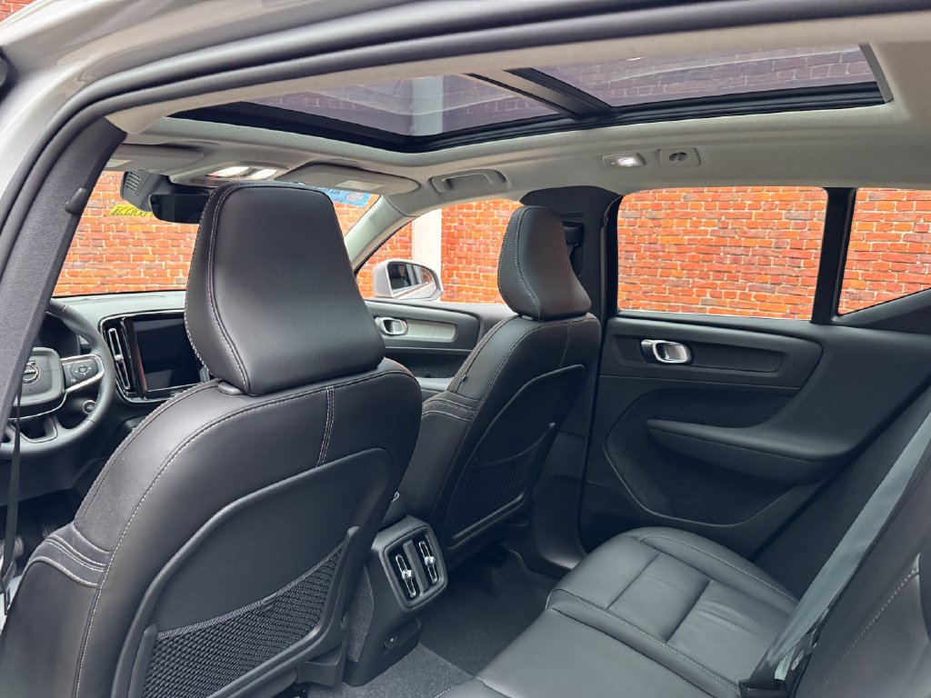 Used 2023 Volvo XC40 B5 Plus AWD/4WD image 26