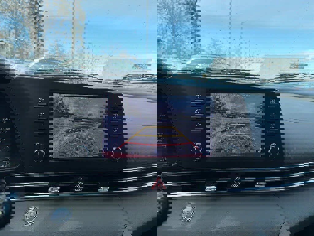 Certified 2023 Hyundai Elantra SEL image 24