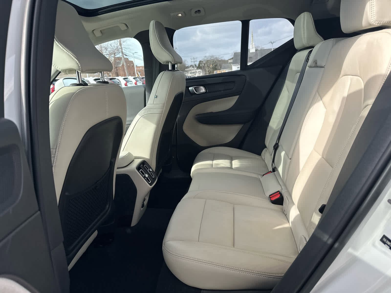 Used 2023 Volvo XC40 B5 Plus w/ Protection Package Premier image 24