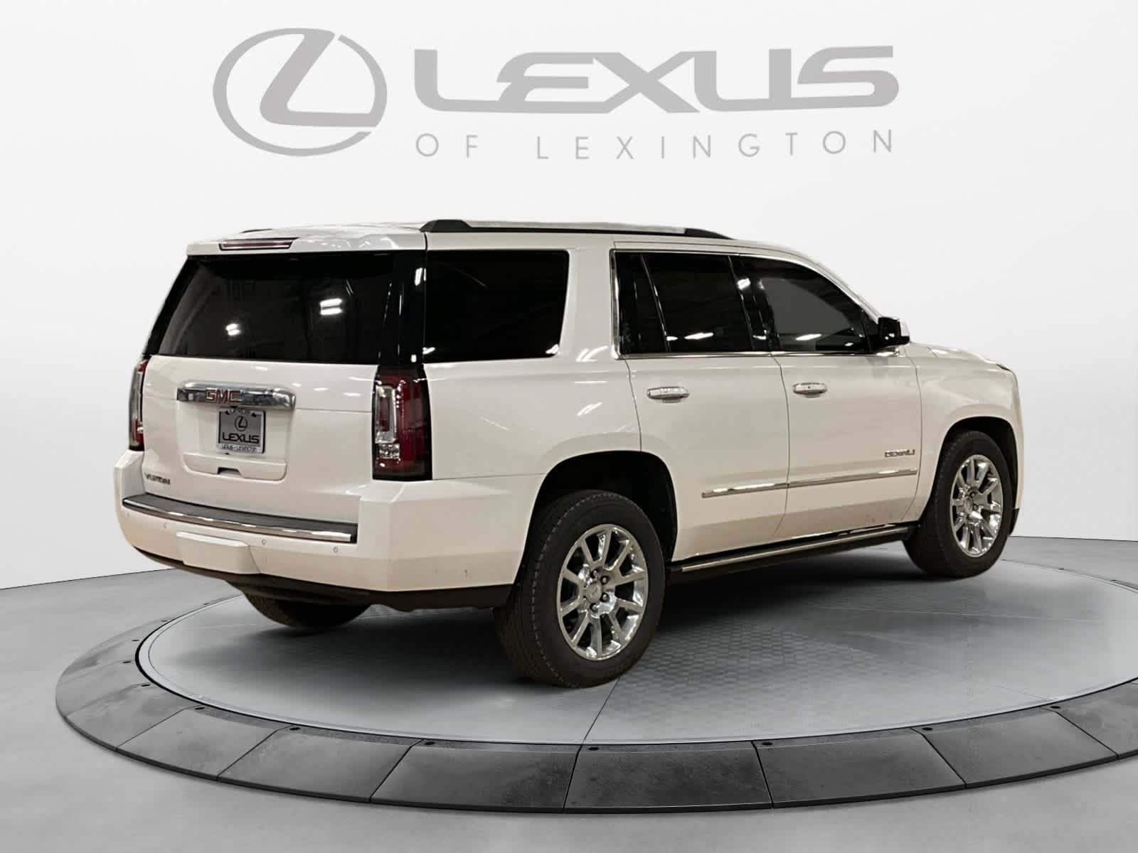 Used 2017 GMC Yukon Denali w/ Open Road Package image 9