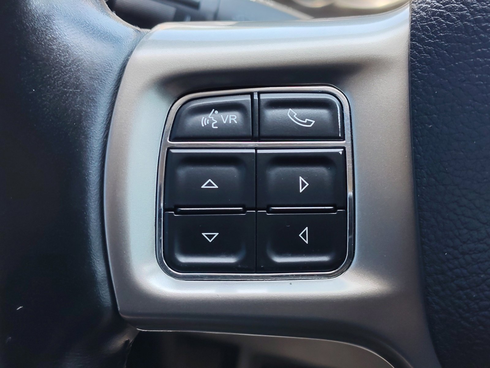 Used 2016 RAM 3500 Laramie AWD/4WD image 19