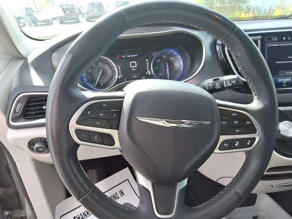 Certified 2023 Chrysler Pacifica Touring-L FWD image 13