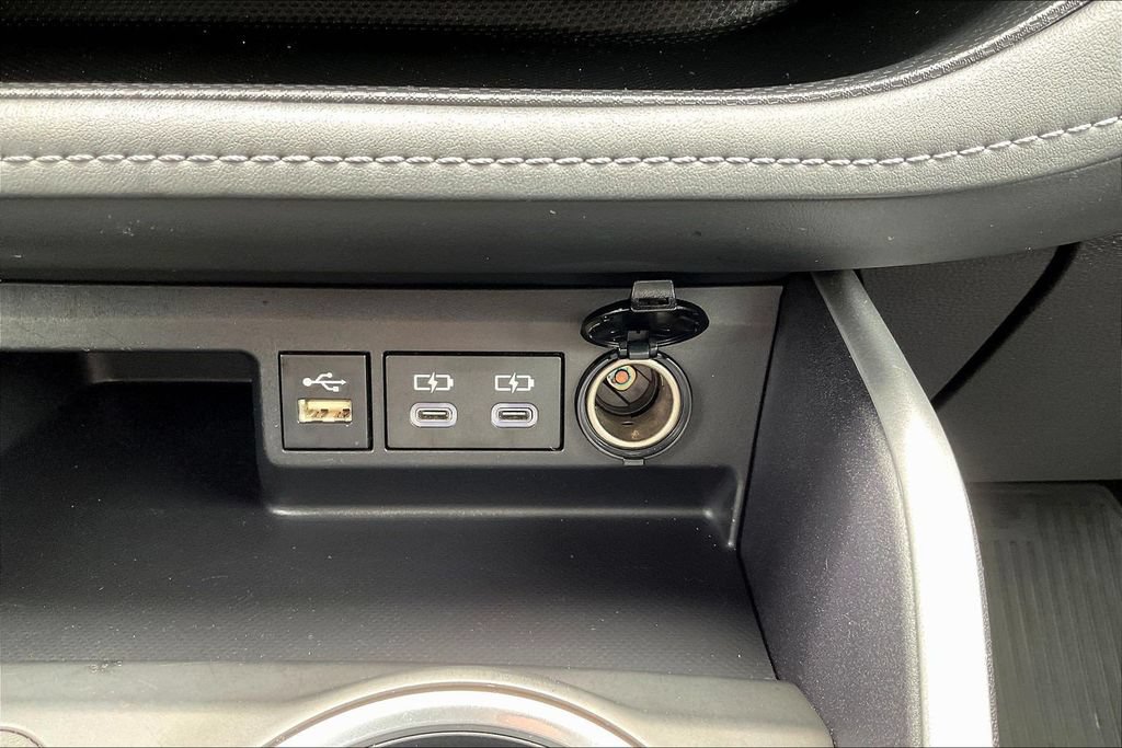 Used 2023 Toyota Highlander L FWD image 18