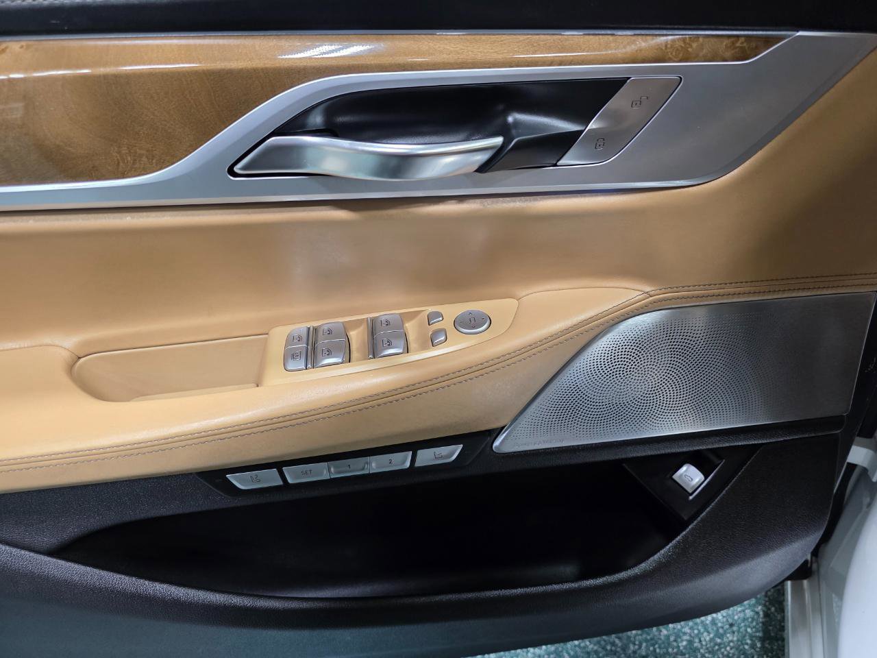 Used 2017 BMW 740i xDrive image 18