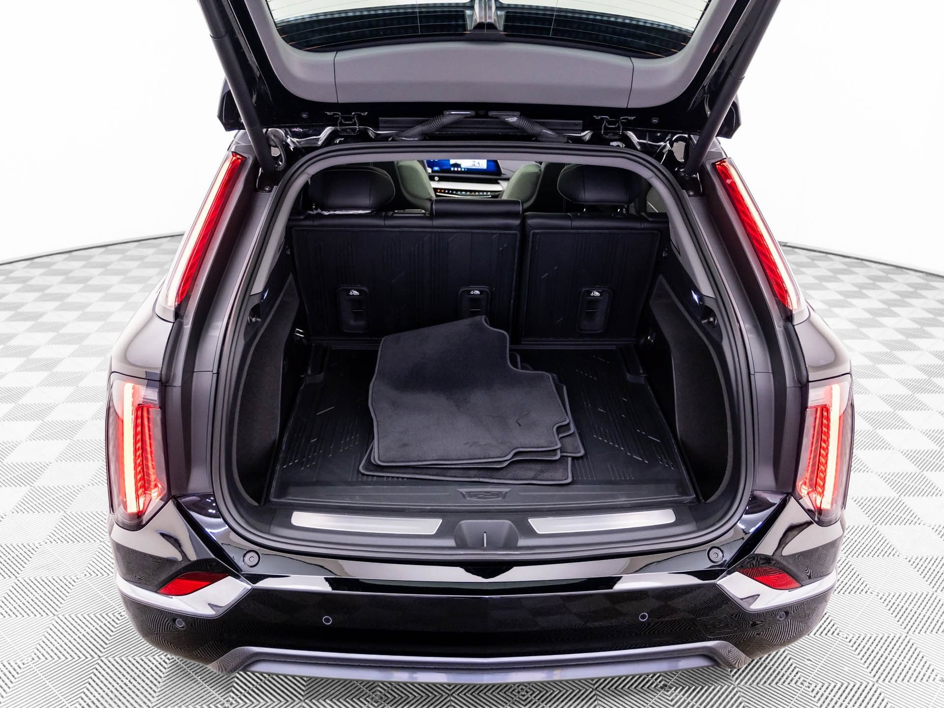 New 2027 Cadillac Optiq Sport w/ LPO, Floor Liner Package AWD/4WD image 31