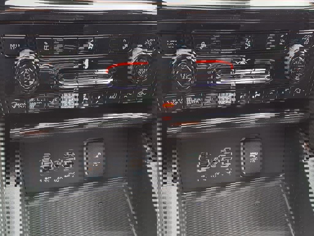 New 2025 Jeep Grand Cherokee Laredo X image 23