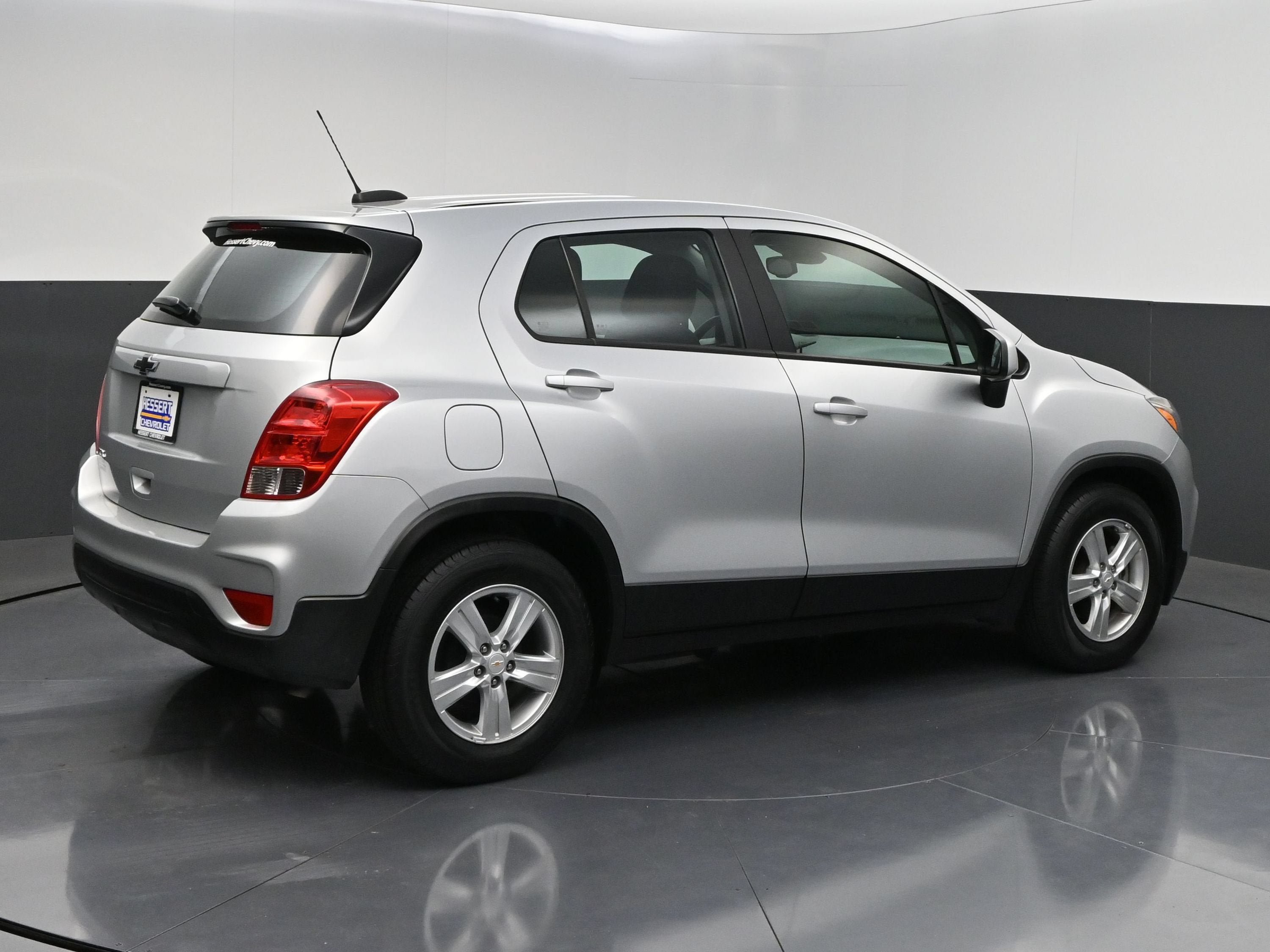 Used 2020 Chevrolet Trax LS FWD image 7