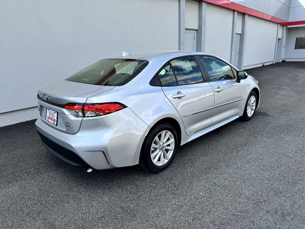 Used 2025 Toyota Corolla LE w/ LE Premium Package AWD/4WD image 5