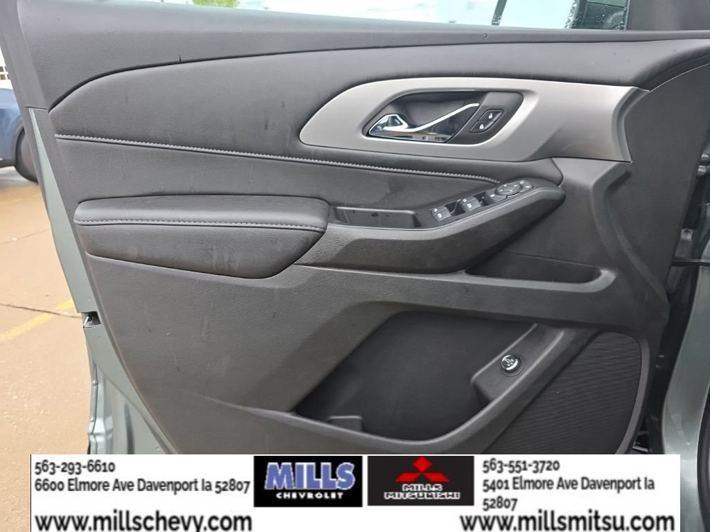 Used 2022 Chevrolet Traverse LT FWD image 15