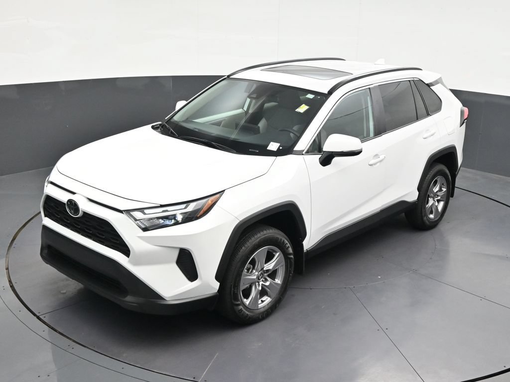 Used 2025 Toyota RAV4 XLE w/ Convenience Package FWD image 15
