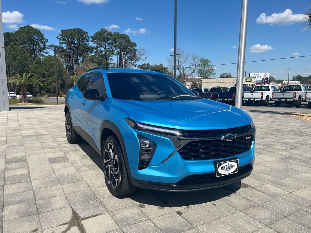 Used 2025 Chevrolet Trax RS w/ Driver Confidence Package image 8